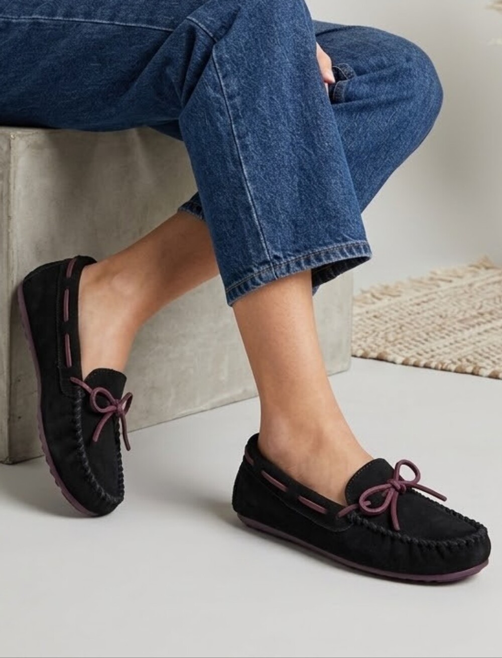 Minnetonka Black Suede Leather Moccasin Loafers 7 Purple Trim